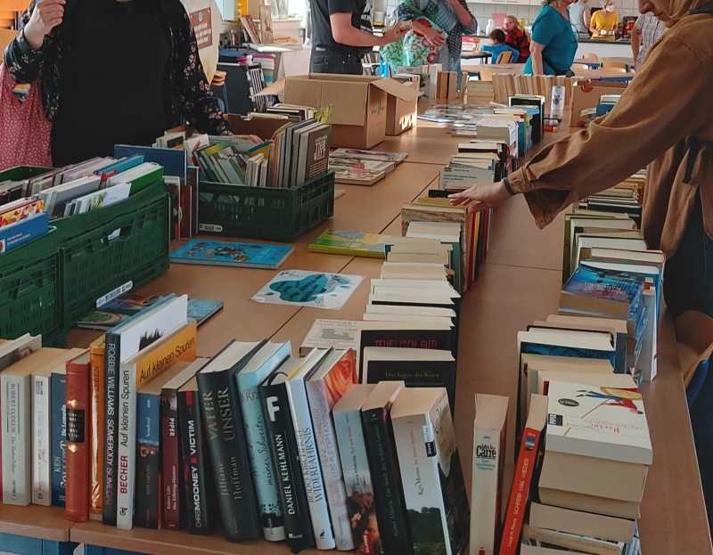 Bücherflohmarkt und Kaffeetreff