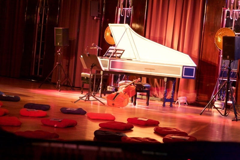 Glocke-Sitzkissenkonzert: Arc of Iris