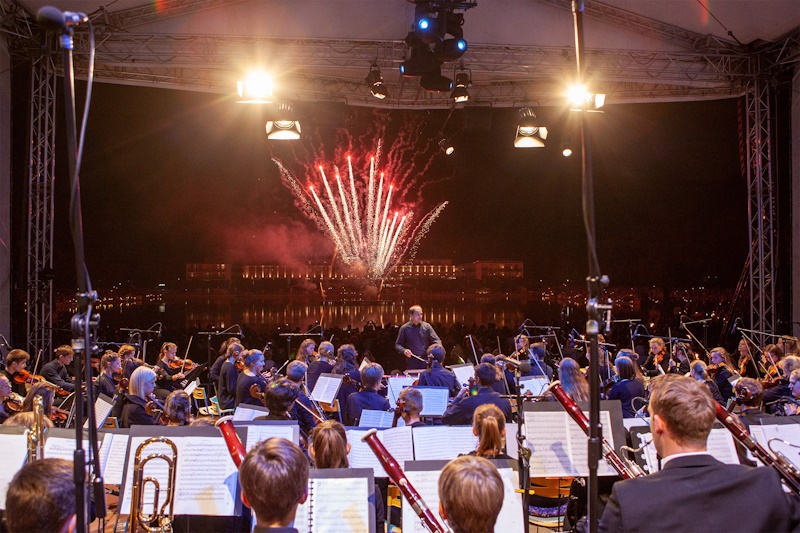 Musik und Licht am Hollersee