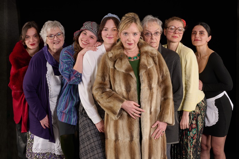 Union-Theater – Acht Frauen